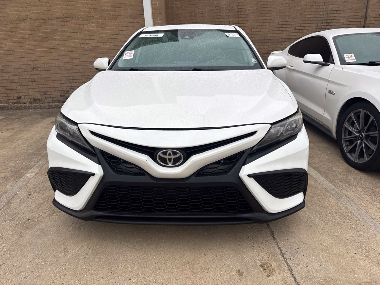 Used 2021 Toyota Camry SE FWD image 2