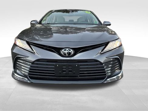 Used 2021 Toyota Camry XLE image 8