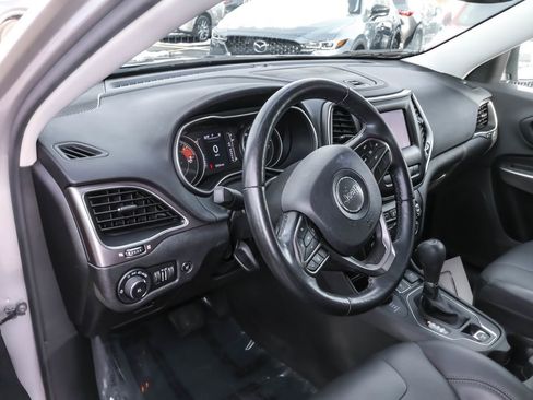 Used 2020 Jeep Cherokee Latitude Lux w/ Comfort/Convenience Group AWD/4WD image 16