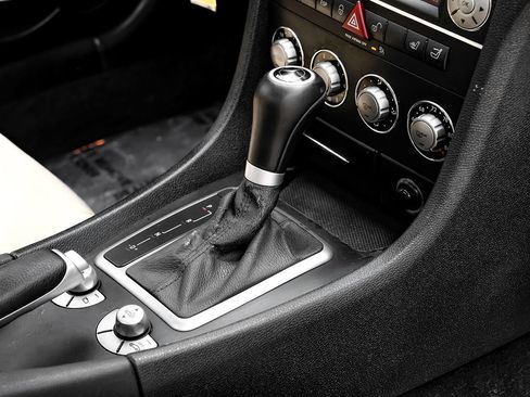 Used 2011 Mercedes-Benz SLK 300 image 23