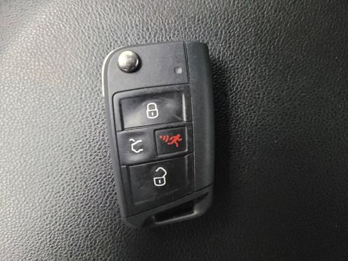 Used 2025 Volkswagen Jetta Sport image 32