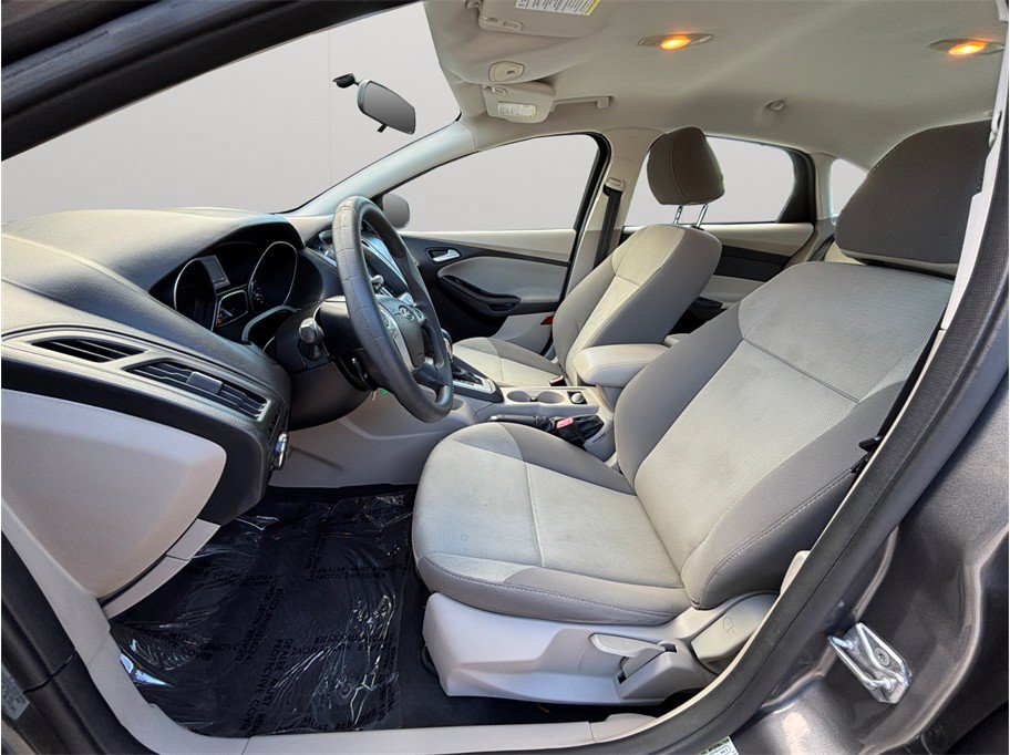 Used 2013 Ford Focus SE w/ Super Fuel Economy (SFE) Pkg FWD image 2