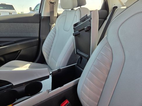 Used 2024 Hyundai Elantra Limited FWD image 32