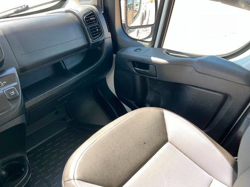 Used 2024 RAM ProMaster 2500 w/ Convenience Group FWD image 10