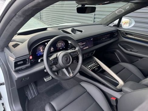New 2025 Porsche Macan Turbo Electric AWD/4WD image 4