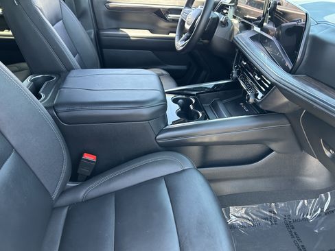 Used 2025 Chevrolet Tahoe Z71 AWD/4WD image 12