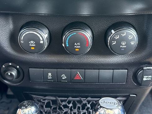 Used 2018 Jeep Wrangler Unlimited Sport S AWD/4WD image 24