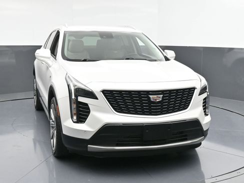 Used 2022 Cadillac XT4 Premium Luxury w/ Enhanced Visibility Package image 2