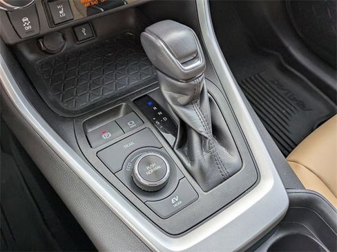 Used 2021 Toyota RAV4 XLE Premium image 23