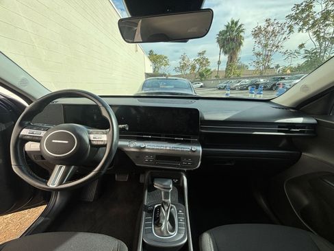 Used 2025 Hyundai Kona SEL image 33