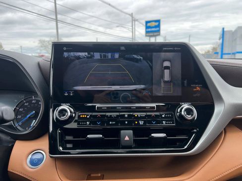 Used 2020 Toyota Highlander Platinum image 29