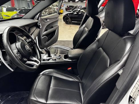 Used 2023 Alfa Romeo Stelvio Sprint image 32