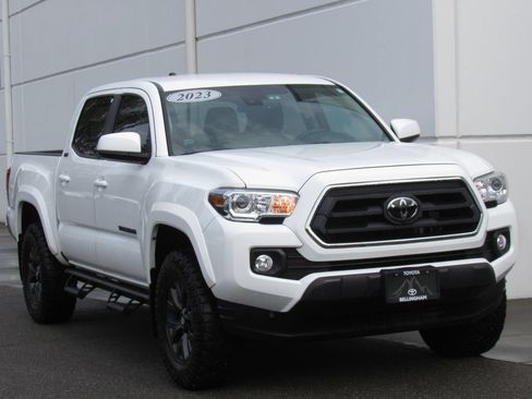 Used 2023 Toyota Tacoma SR5 RWD image 2