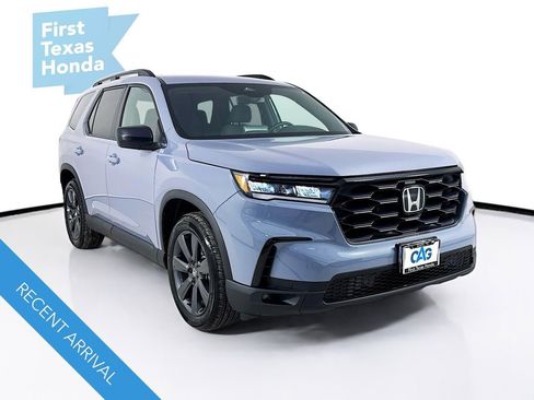 Used 2025 Honda Pilot Sport image 1
