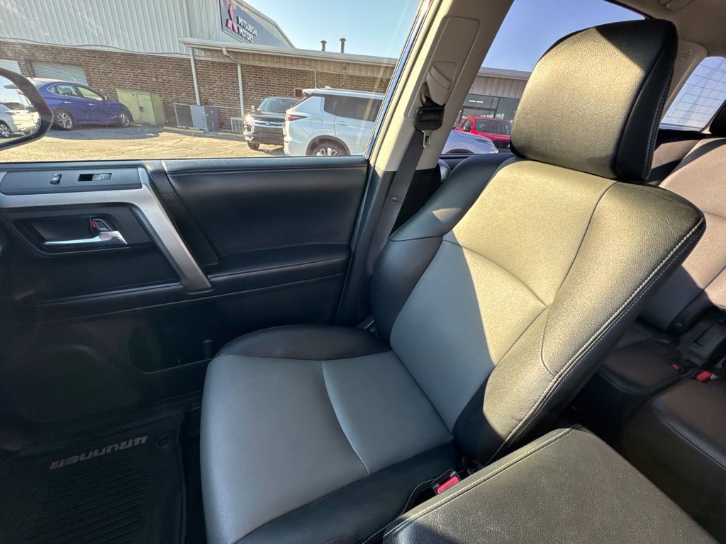 Used 2018 Toyota 4Runner SR5 Premium AWD/4WD image 25
