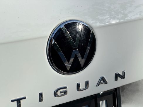 Used 2024 Volkswagen Tiguan SE AWD/4WD image 18