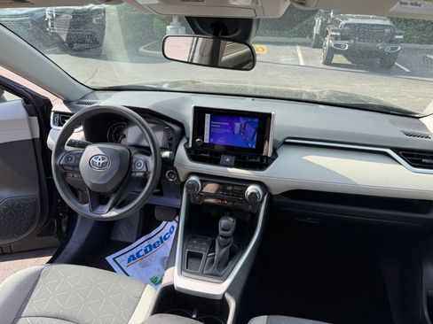 Used 2024 Toyota RAV4 XLE FWD image 24