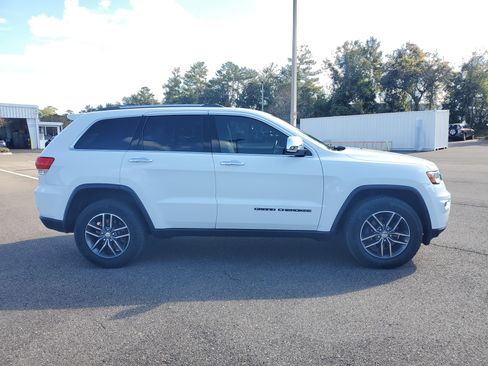 Used 2017 Jeep Grand Cherokee Limited image 17