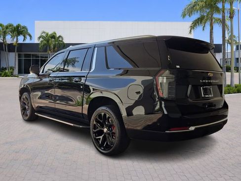 Used 2025 Chevrolet Suburban LT w/ Comfort Package RWD image 5