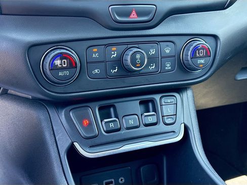 Used 2021 GMC Terrain SLE w/ Driver Convenience Package AWD/4WD image 18
