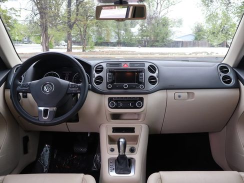 Used 2011 Volkswagen Tiguan SEL AWD/4WD image 16
