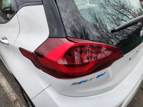 Used 2019 Chevrolet Bolt Premier w/ Infotainment Package image 12