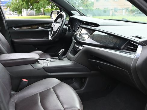 Used 2021 Cadillac XT6 Premium Luxury FWD image 12