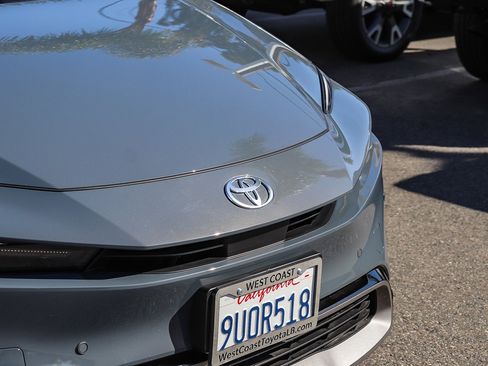 Used 2025 Toyota Prius XLE image 6