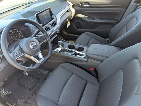 New 2025 Nissan Altima 2.5 SV image 2