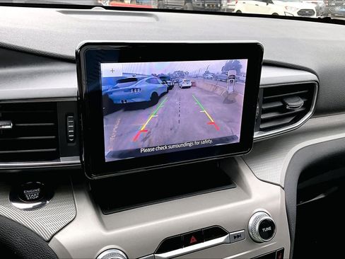 Certified 2022 Ford Explorer XLT w/ Equipment Group 202A image 28