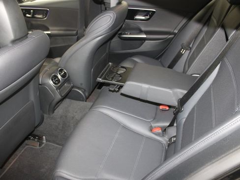Used 2025 Mercedes-Benz C 300 Sedan image 18