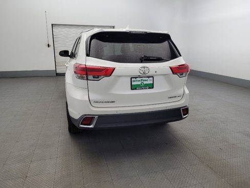 Used 2017 Toyota Highlander Limited image 6