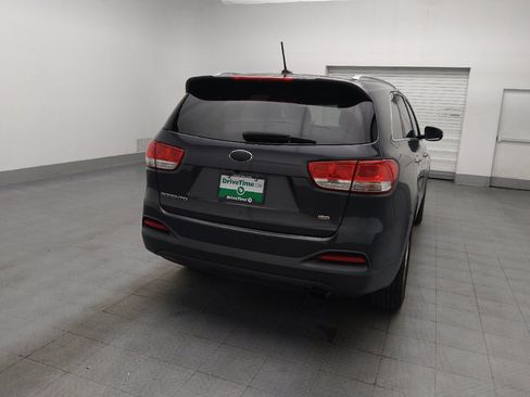 Used 2017 Kia Sorento FWD image 7