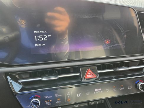 Certified 2023 Kia Niro SX Touring image 25