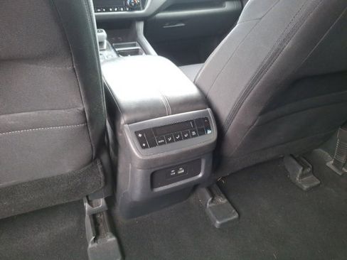 Used 2024 Nissan Pathfinder SV image 10