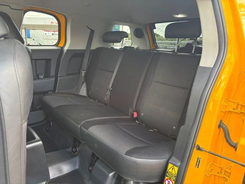 Used 2010 Toyota FJ Cruiser 4WD image 11