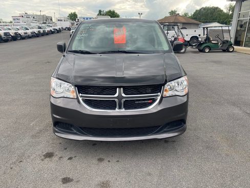 Used 2018 Dodge Grand Caravan SE w/ UConnect Hands-Free Group FWD image 2
