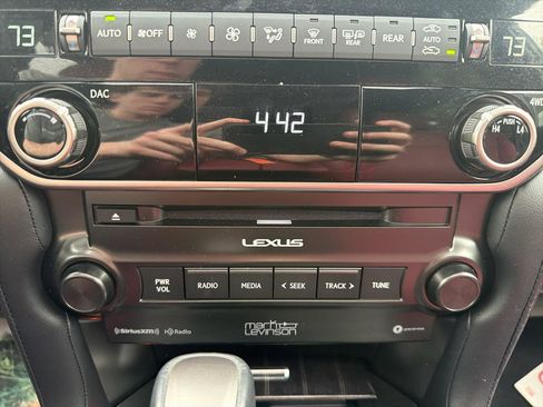 Used 2022 Lexus GX 460 Premium w/ Accessory Package AWD/4WD image 28