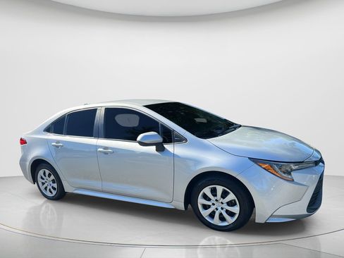 Used 2024 Toyota Corolla LE FWD image 3