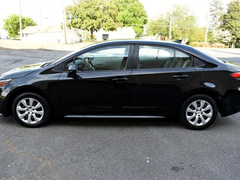 Used 2021 Toyota Corolla LE image 9