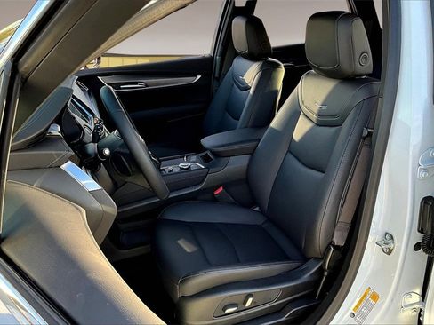 New 2026 Cadillac XT5 Luxury image 9