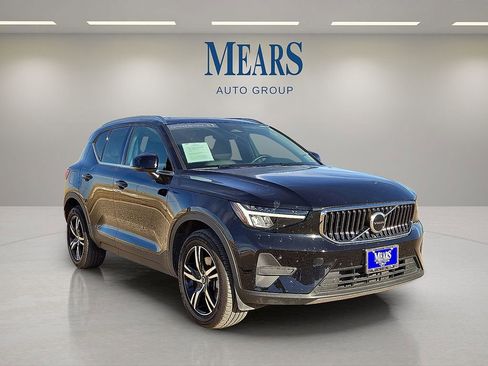 Certified 2025 Volvo XC40 B5 Core image 8