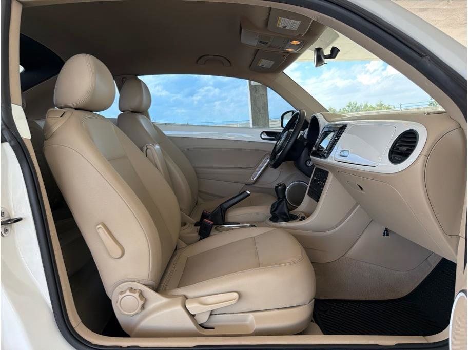Used 2013 Volkswagen Beetle 2.5 FWD image 12
