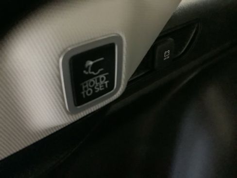 Used 2023 Jeep Grand Cherokee Limited w/ Luxury Tech Group II AWD/4WD image 17