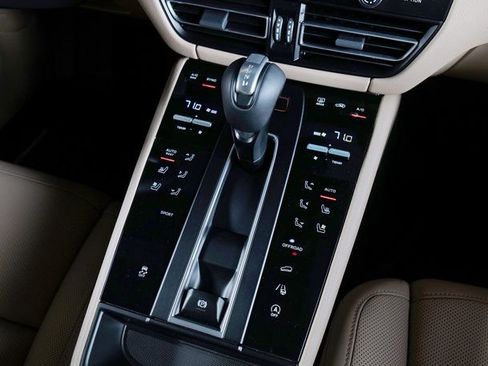 Certified 2026 Porsche Macan AWD/4WD image 16
