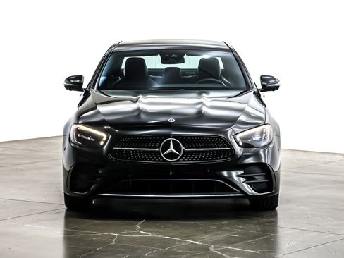 Used 2022 Mercedes-Benz E 350 Sedan image 4