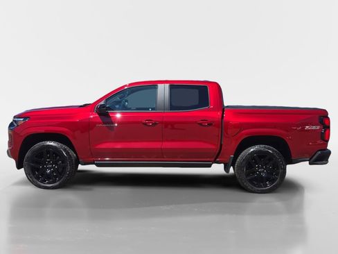 Used 2025 Chevrolet Colorado Z71 w/ Technology Package AWD/4WD image 2