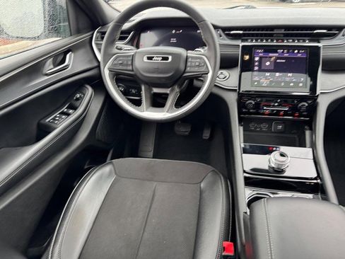 Used 2023 Jeep Grand Cherokee L Laredo image 14