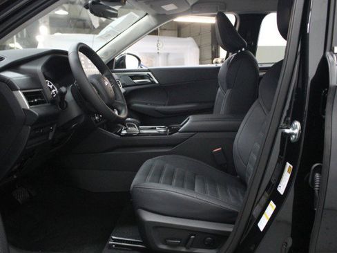 New 2026 Mitsubishi Outlander SE FWD image 6