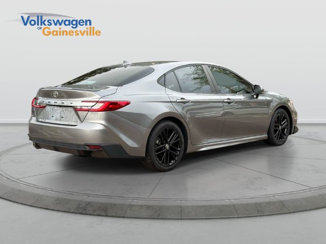 Used 2025 Toyota Camry SE w/ Convenience Package FWD image 4